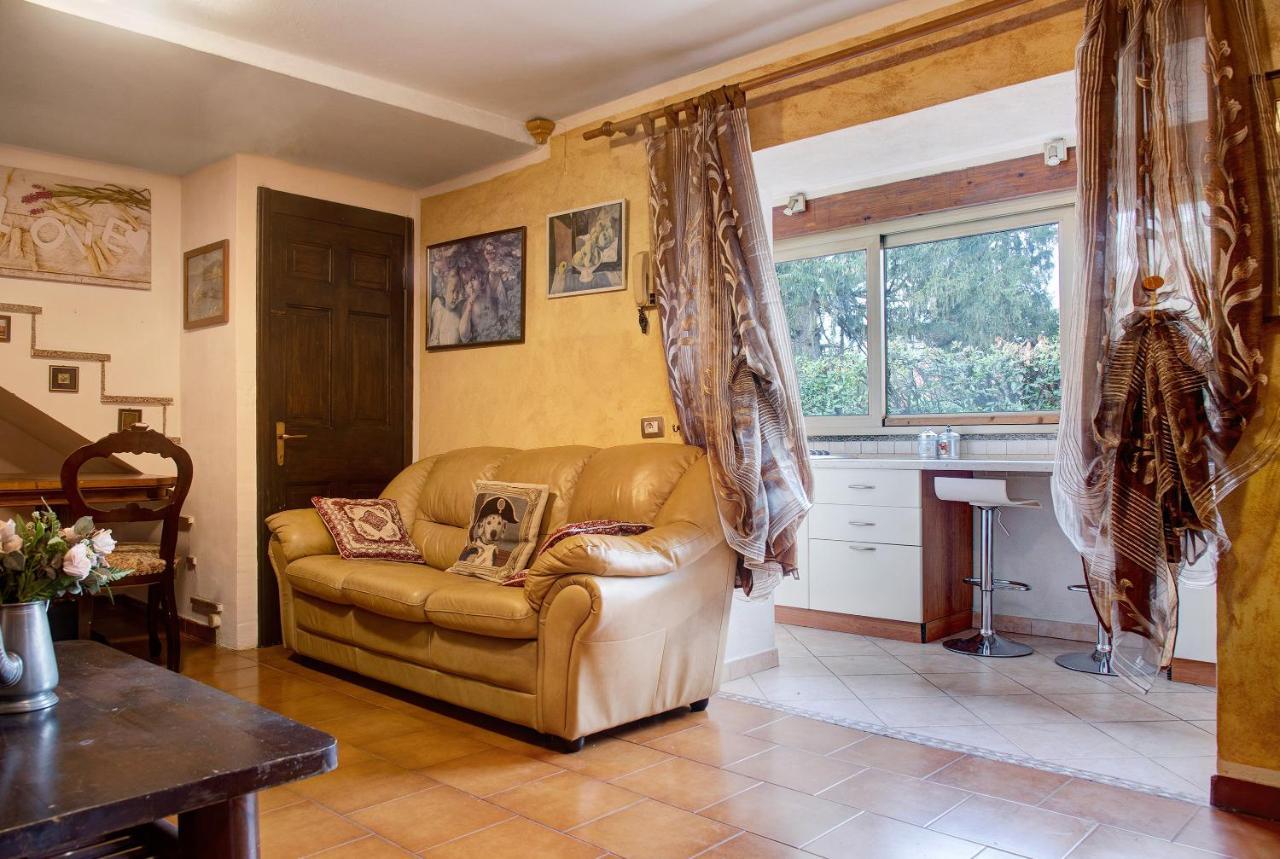 Apartmán Casa Flora Porto Ceresio Exteriér fotografie