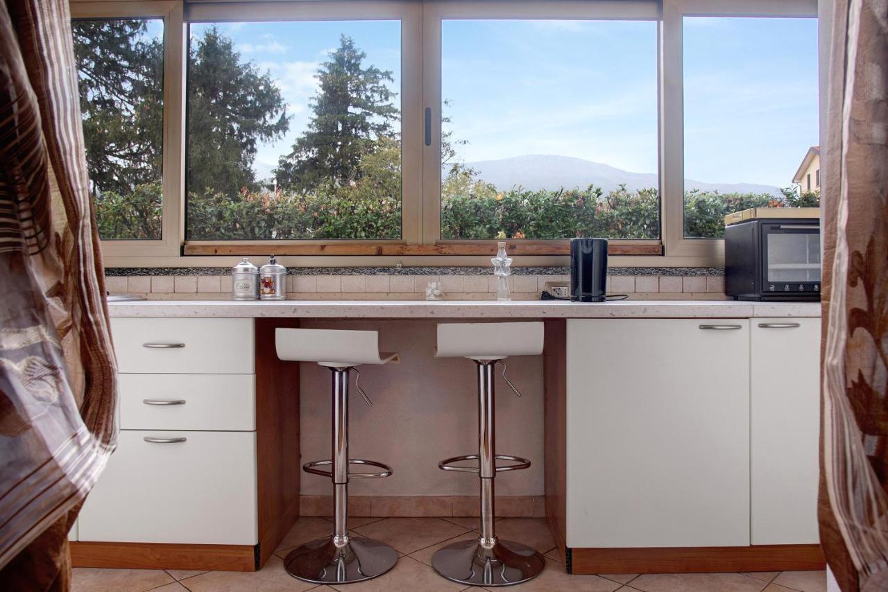 Apartmán Casa Flora Porto Ceresio Exteriér fotografie